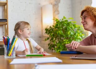 POROZMAWIAJMY…W jaki sposób i dlaczego warto rozmawiać z dziećmi?